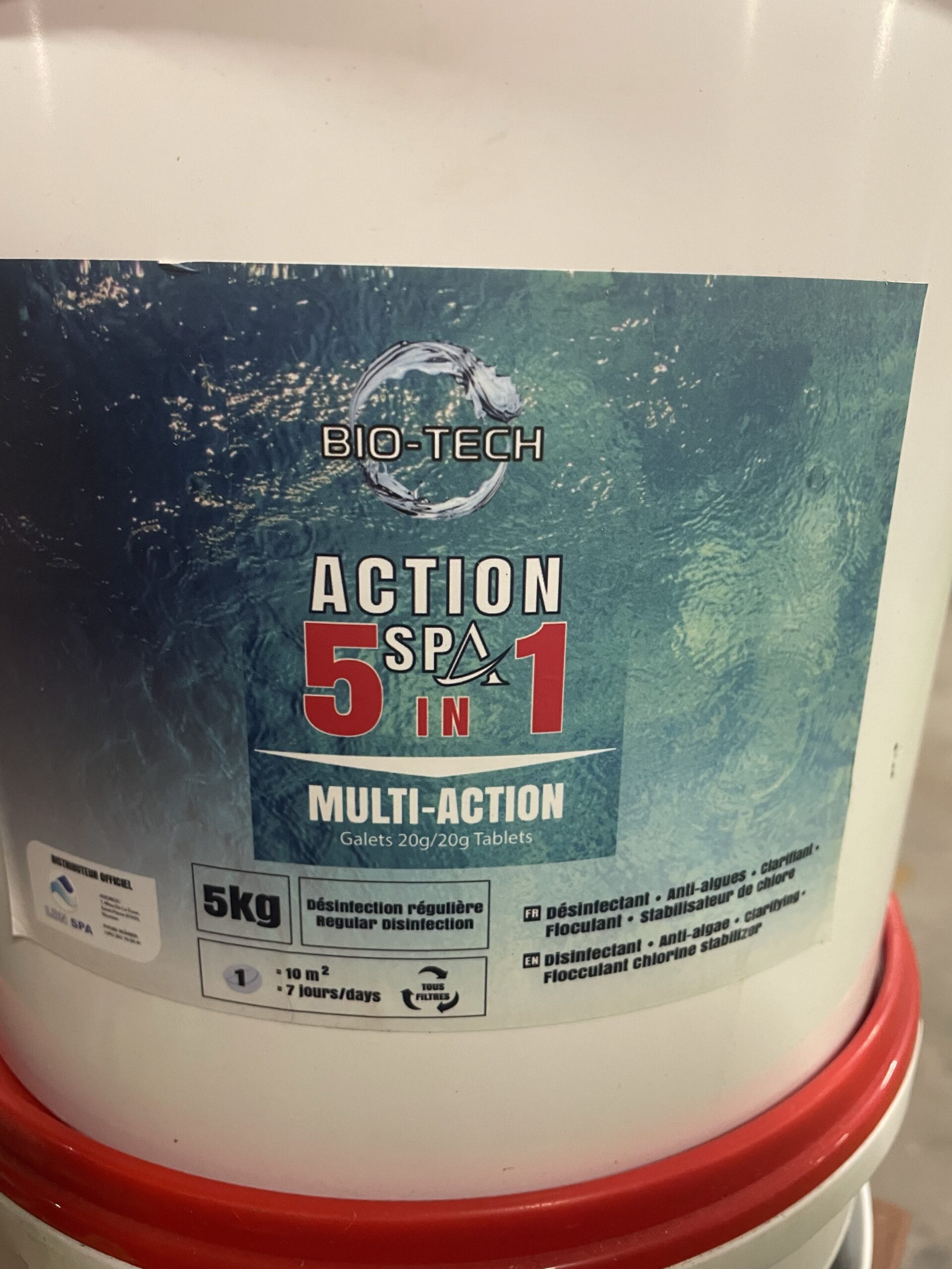 Étiquette du traitement BIO-TECH ACTION SPA 5 IN 1 : seau de 5 kg et galets de 20 g